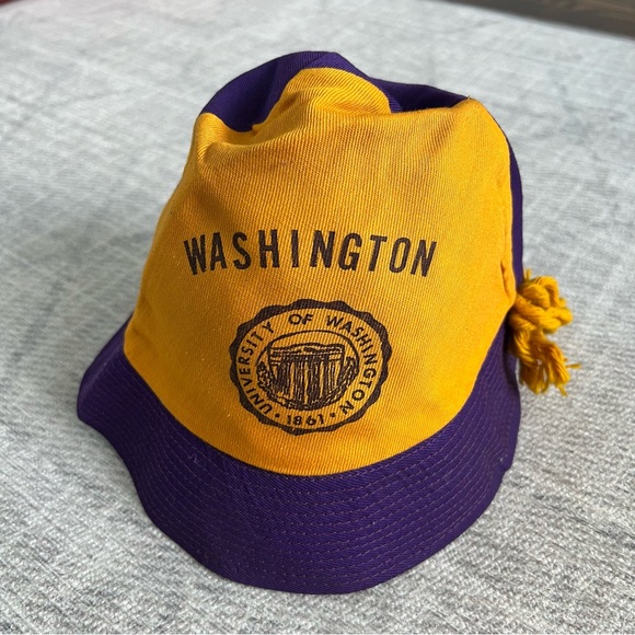 Vintage 1960s NCAA University of Washington Huskies Dawgs Gold